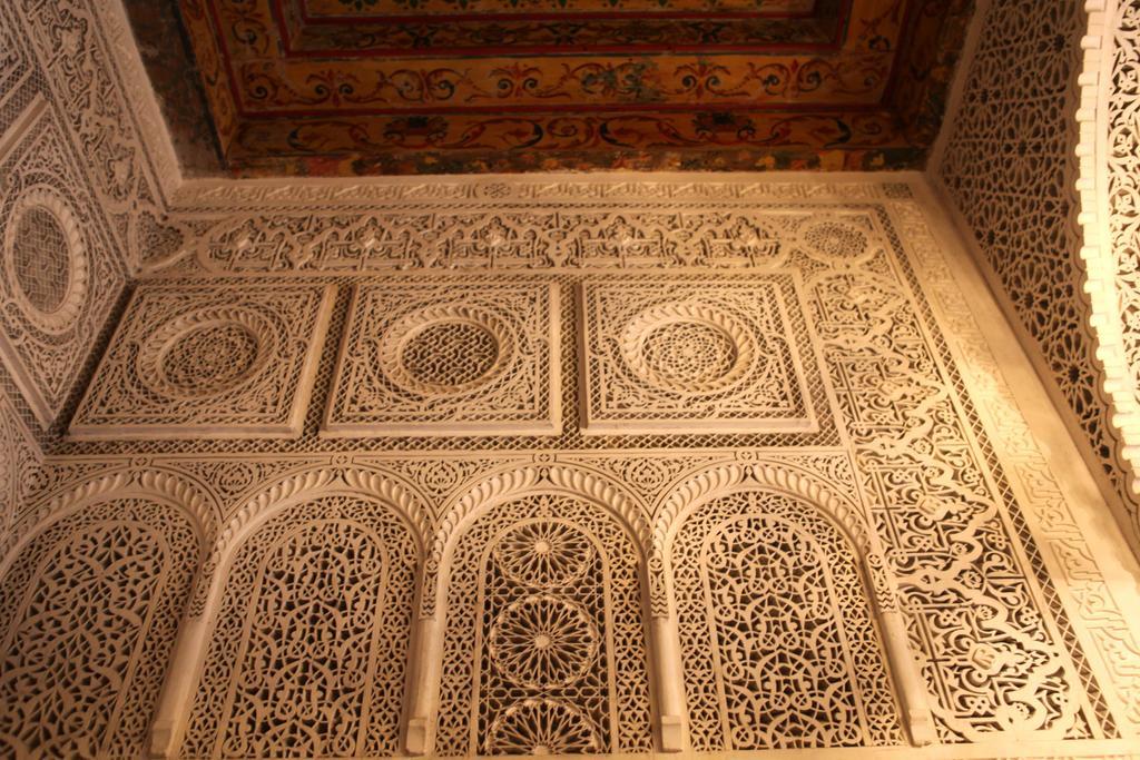 Palais Bayram Hotell Tunis Eksteriør bilde The intricate stonework of the palace