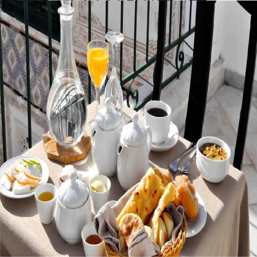 Palais Bayram Hotell Tunis Eksteriør bilde A typical breakfast