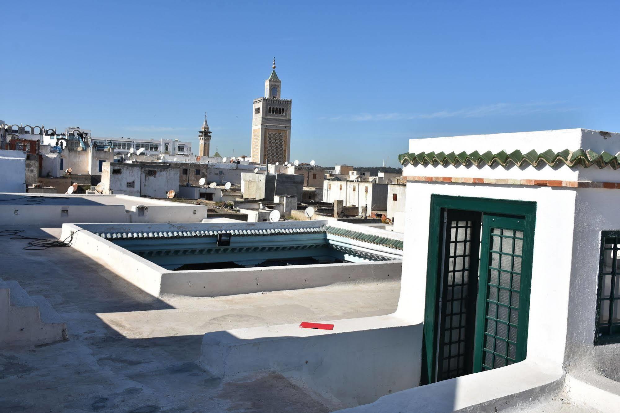 Palais Bayram Hotell Tunis Eksteriør bilde Rooftop view of the medina of Fez