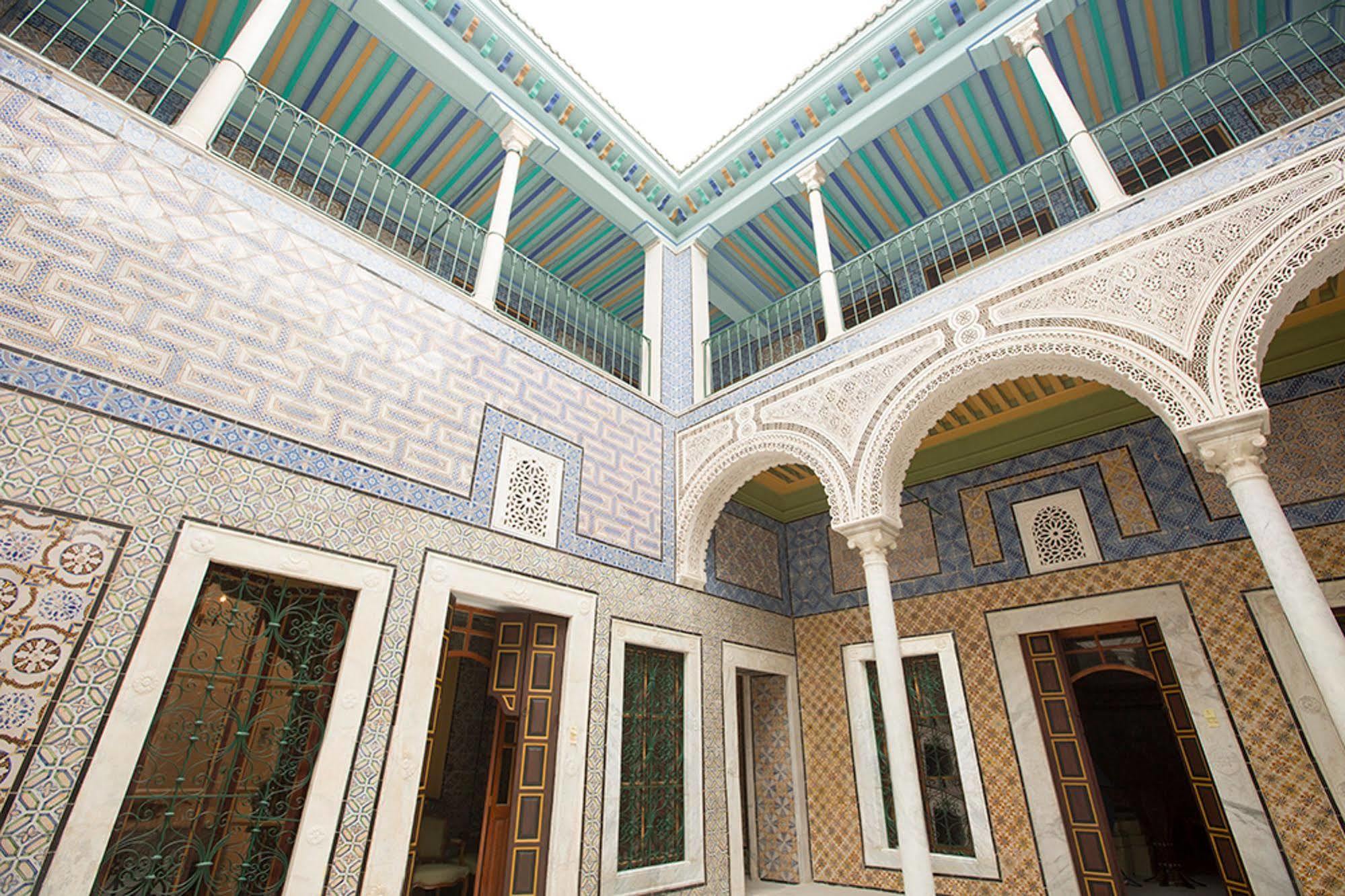 Palais Bayram Hotell Tunis Eksteriør bilde The courtyard of the Dar Ben Abdallah