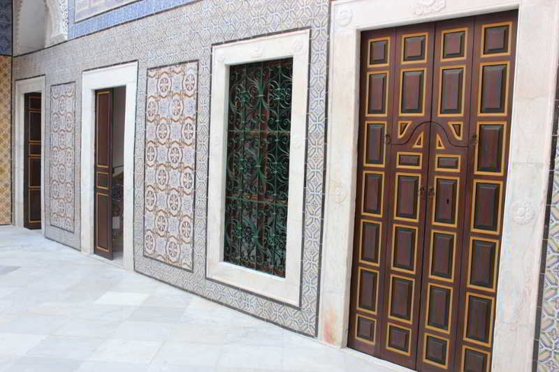 Palais Bayram Hotell Tunis Eksteriør bilde Doors of the mausoleum
