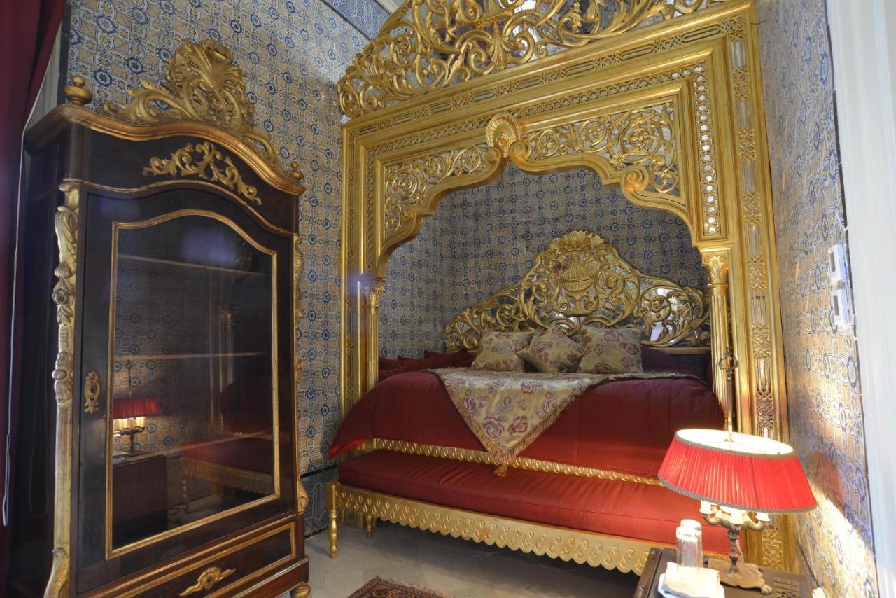 Palais Bayram Hotell Tunis Eksteriør bilde A bedroom in the palace